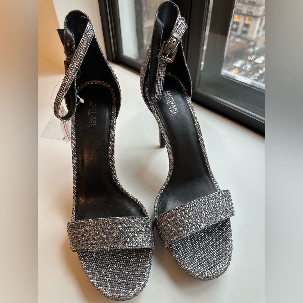 NWT Michael Kors Hutton Sandal Black/Silver size 9